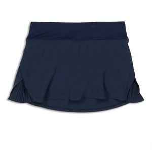 Lululemon Play Off the Pleats Mid-Rise Skirt. Blue size 12